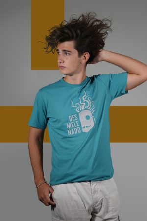 Camiseta Unisex. Desmelenado. Color Verde Jade. 50% Algodón y 50% Poliéster.